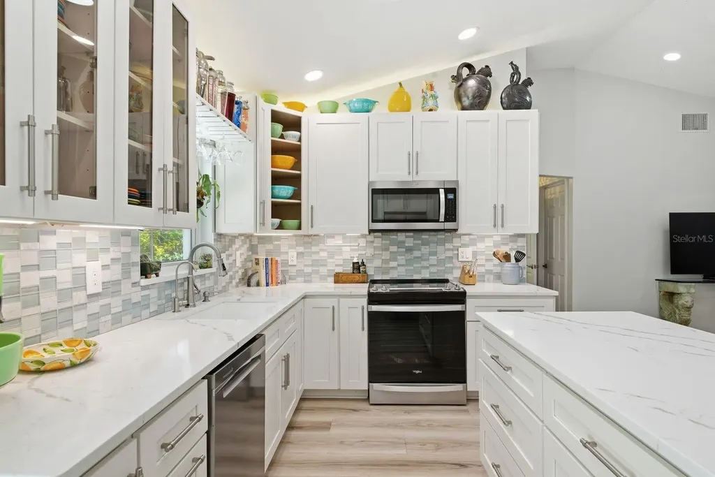 2221 Coronada Way S St Petersburg FL 33712