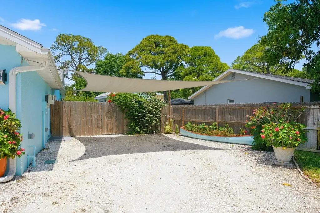 2221 Coronada Way S St Petersburg FL 33712