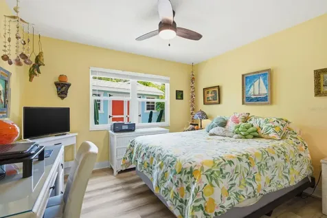 2221 Coronada Way S St Petersburg FL 33712