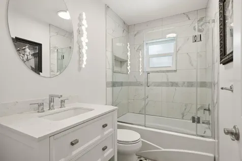 2221 Coronada Way S St Petersburg FL 33712