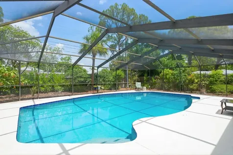 2221 Coronada Way S St Petersburg FL 33712