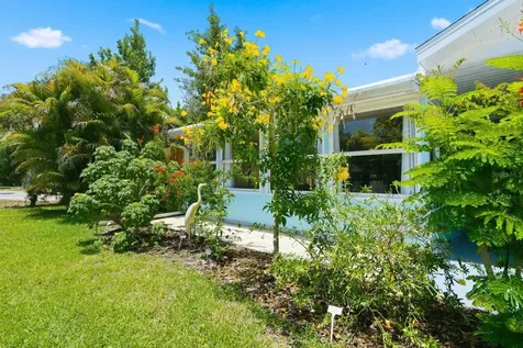 2221 Coronada Way S St Petersburg FL 33712