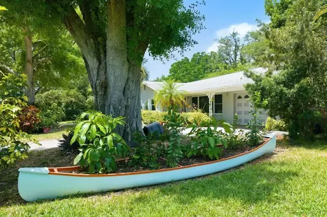 2221 Coronada Way S St Petersburg FL 33712