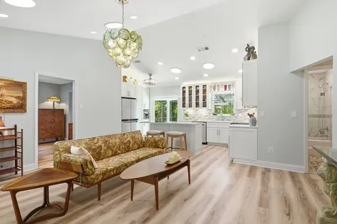 2221 Coronada Way S St Petersburg FL 33712