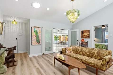 2221 Coronada Way S St Petersburg FL 33712