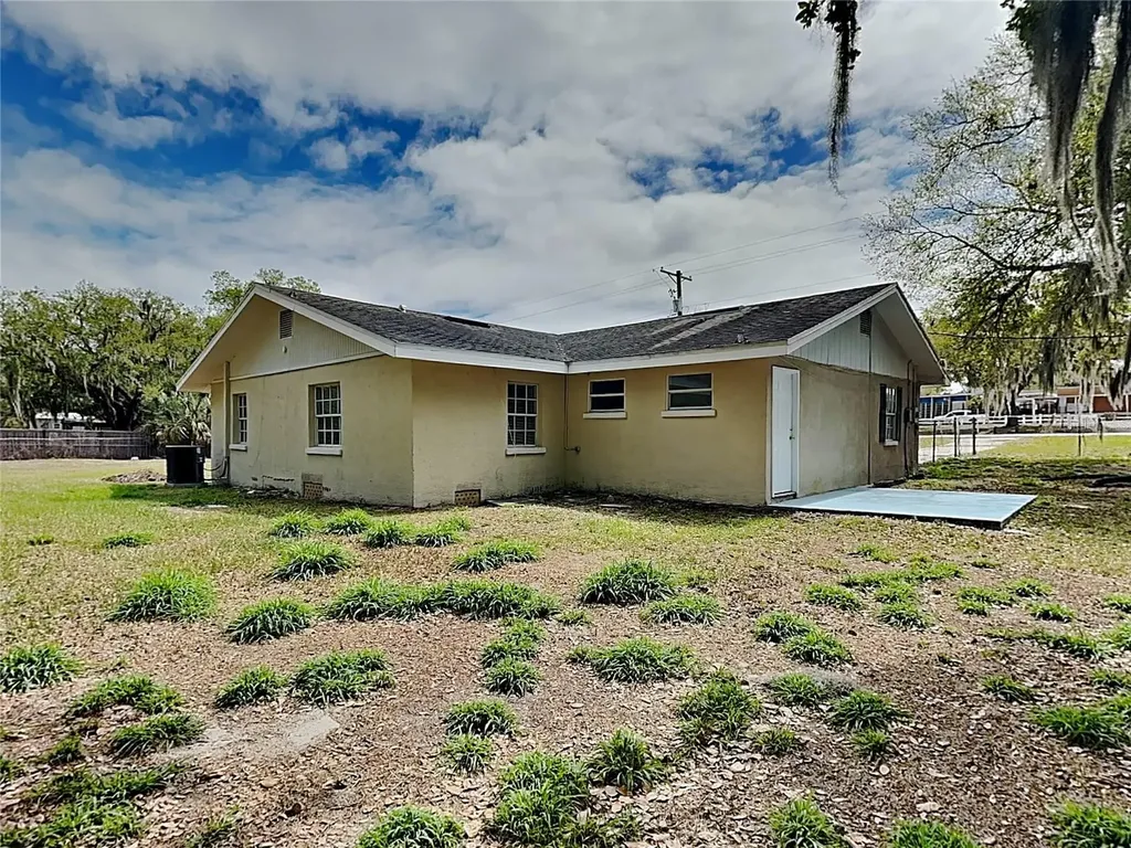 1385 Dean Street Mulberry FL 33860
