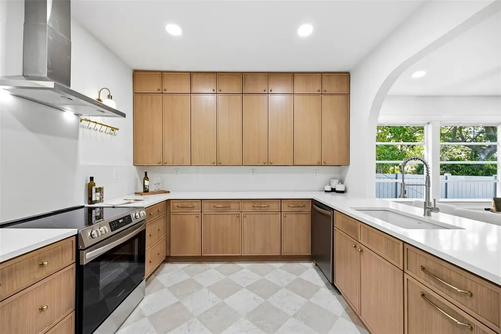 2507 N Ridgewood Avenue Tampa FL 33602