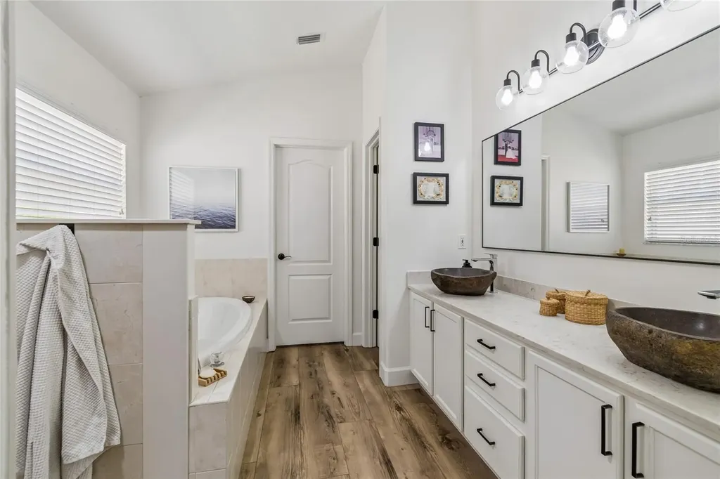 6128 Whimbrelwood Drive Lithia FL 33547