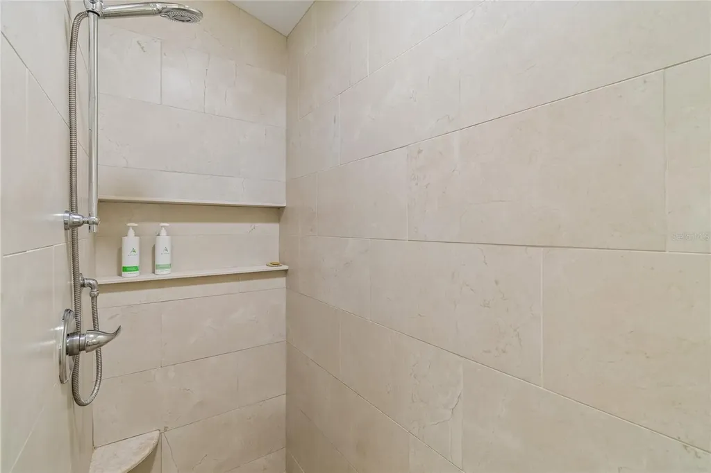 6128 Whimbrelwood Drive Lithia FL 33547