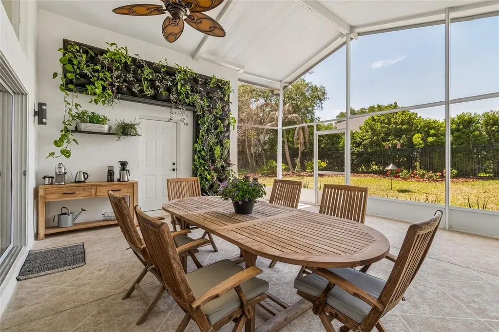 6128 Whimbrelwood Drive Lithia FL 33547