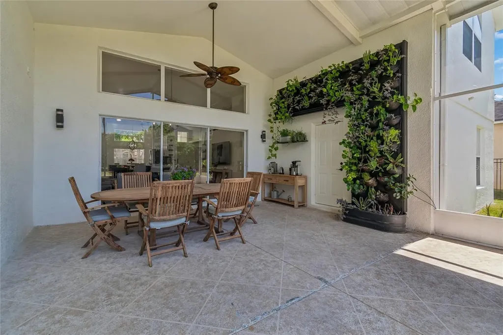 6128 Whimbrelwood Drive Lithia FL 33547