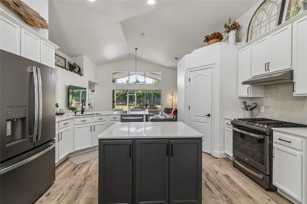 6128 Whimbrelwood Drive Lithia FL 33547