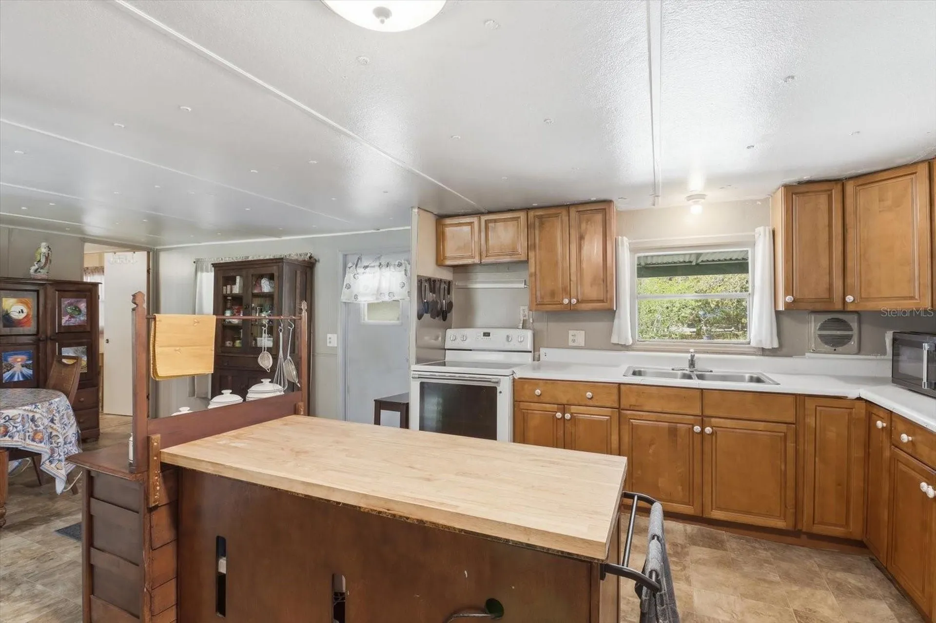 12360 Redrose Avenue Weeki Wachee FL 34614
