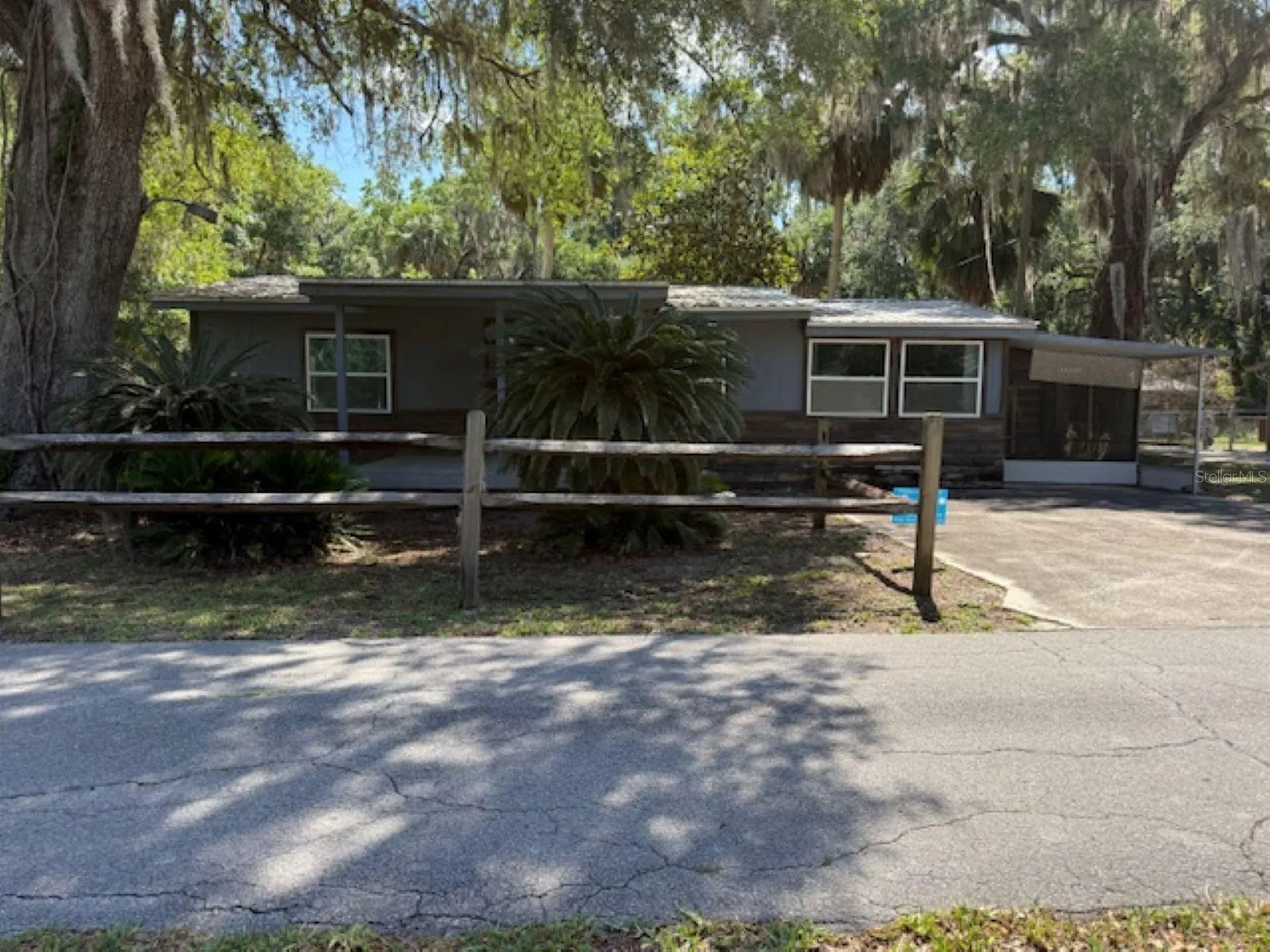 3189 Cr 419 Lake Panasoffkee FL 33538
