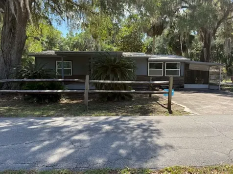 3189 Cr 419 Lake Panasoffkee FL 33538
