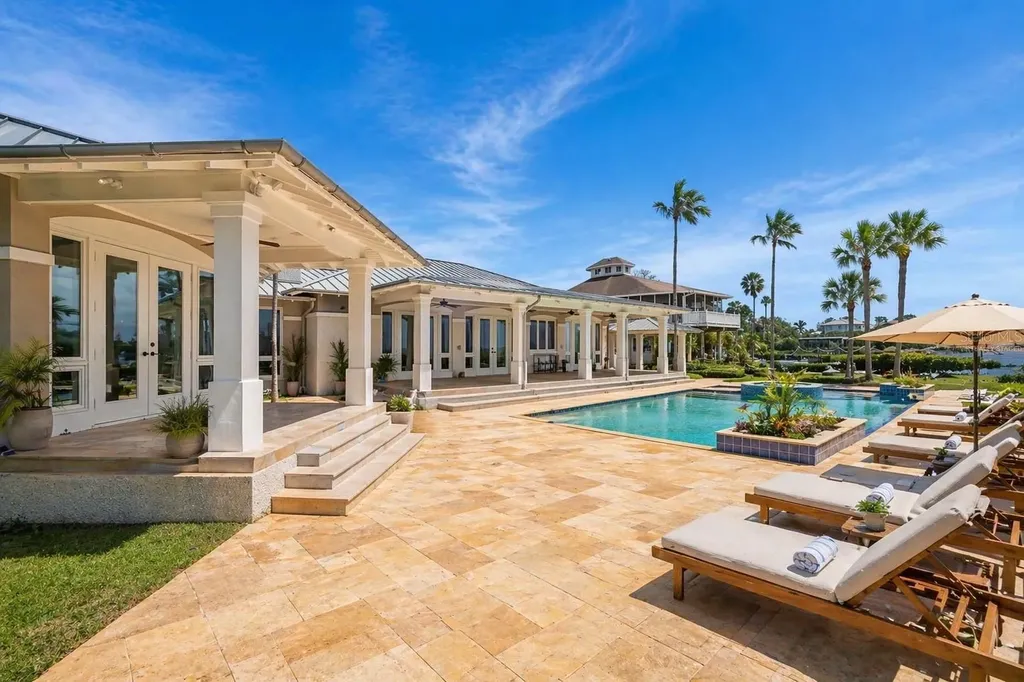 1721 Gulf Road Tarpon Springs FL 34689
