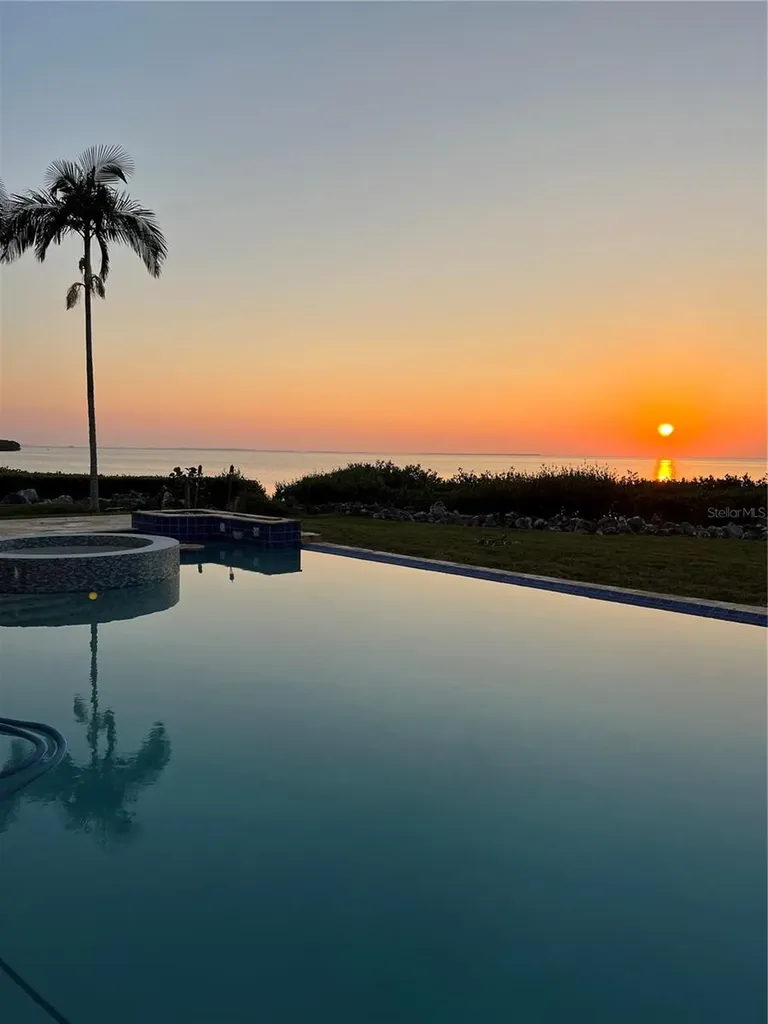 1721 Gulf Road Tarpon Springs FL 34689