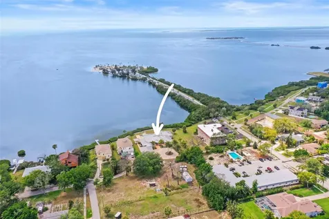 1721 Gulf Road Tarpon Springs FL 34689