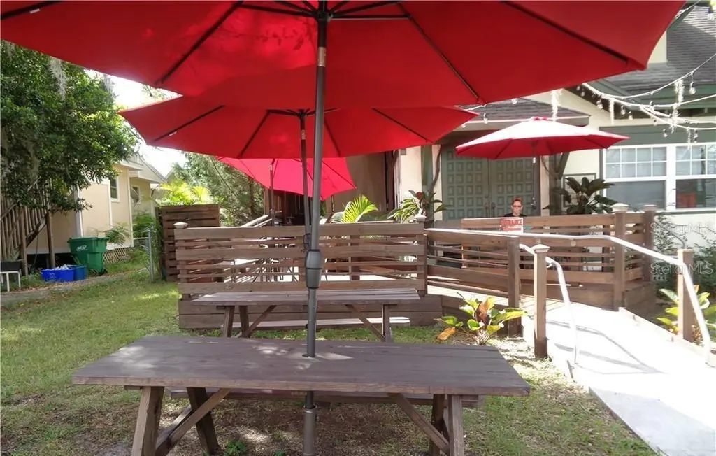 208 W Howry Avenue Deland FL 32720