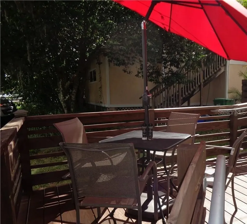208 W Howry Avenue Deland FL 32720