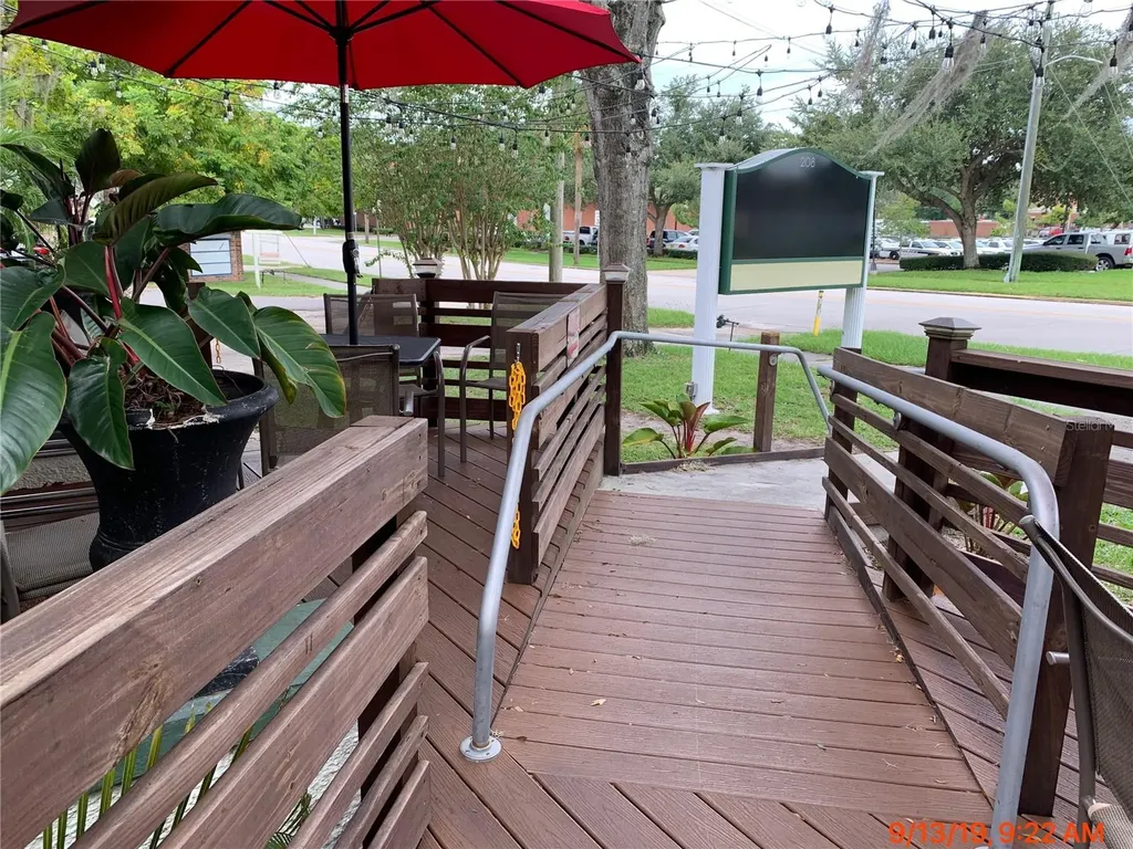 208 W Howry Avenue Deland FL 32720