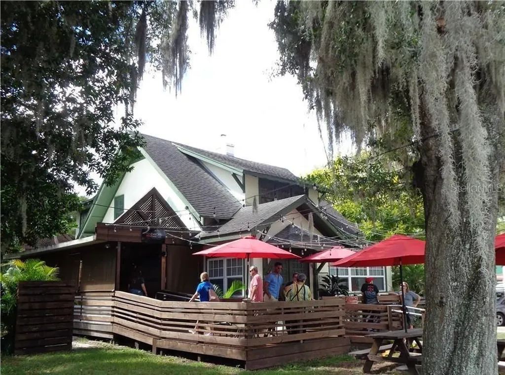 208 W Howry Avenue Deland FL 32720