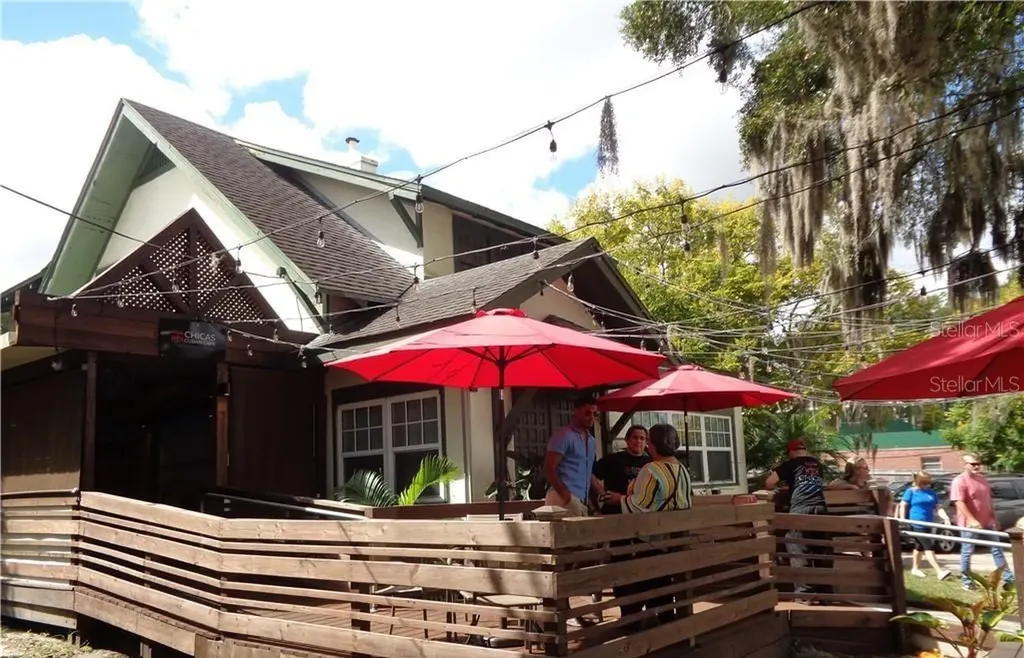 208 W Howry Avenue Deland FL 32720