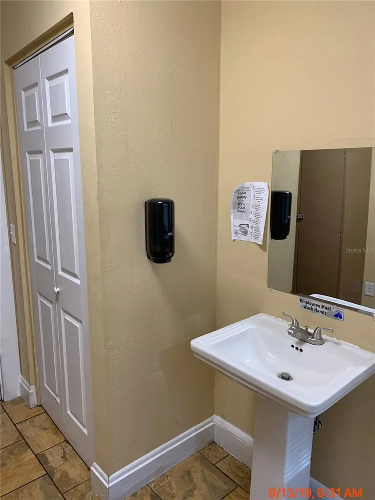208 W Howry Avenue Deland FL 32720