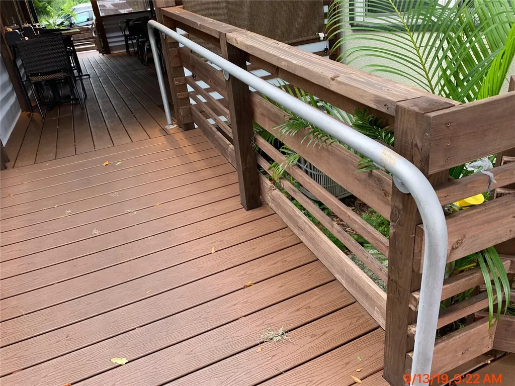 208 W Howry Avenue Deland FL 32720