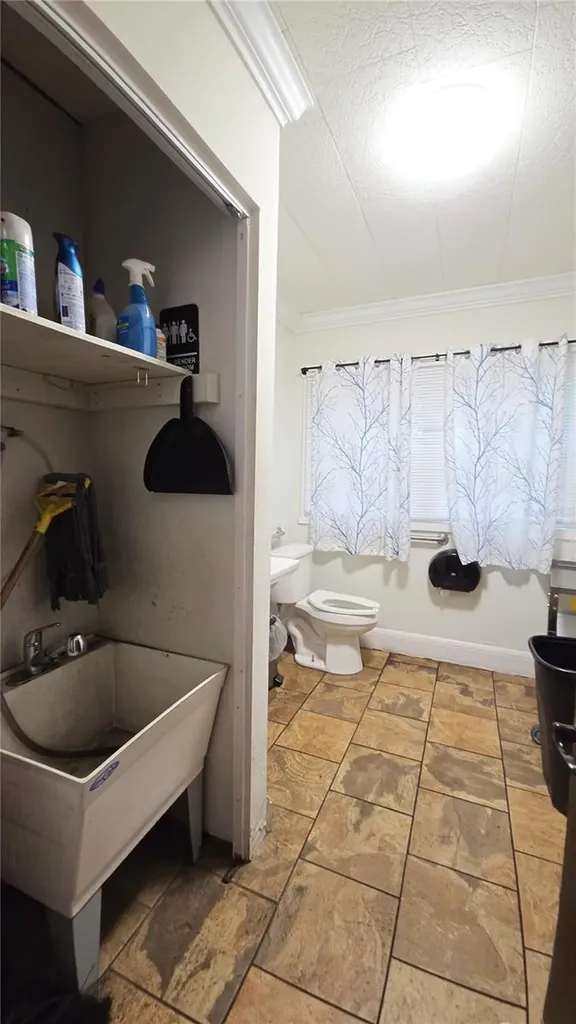 208 W Howry Avenue Deland FL 32720