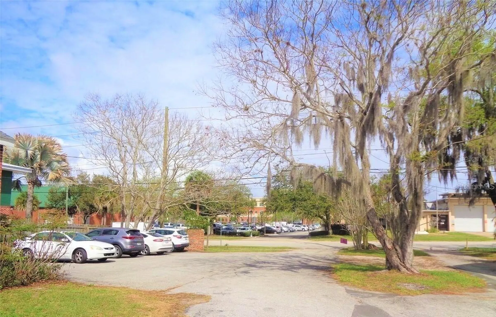 208 W Howry Avenue Deland FL 32720