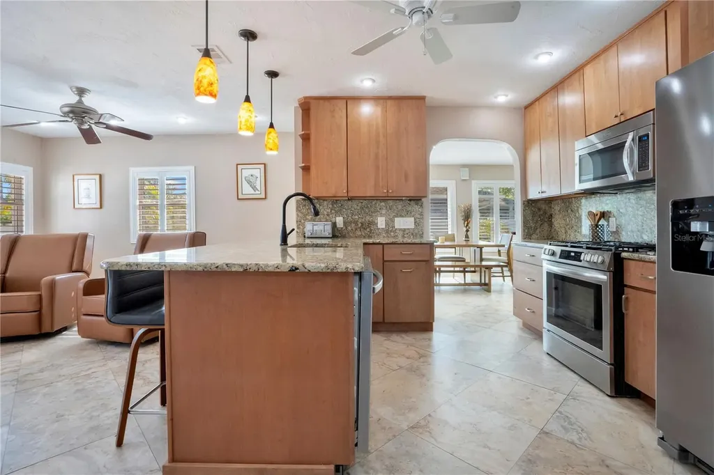 145 27th Avenue N St Petersburg FL 33704