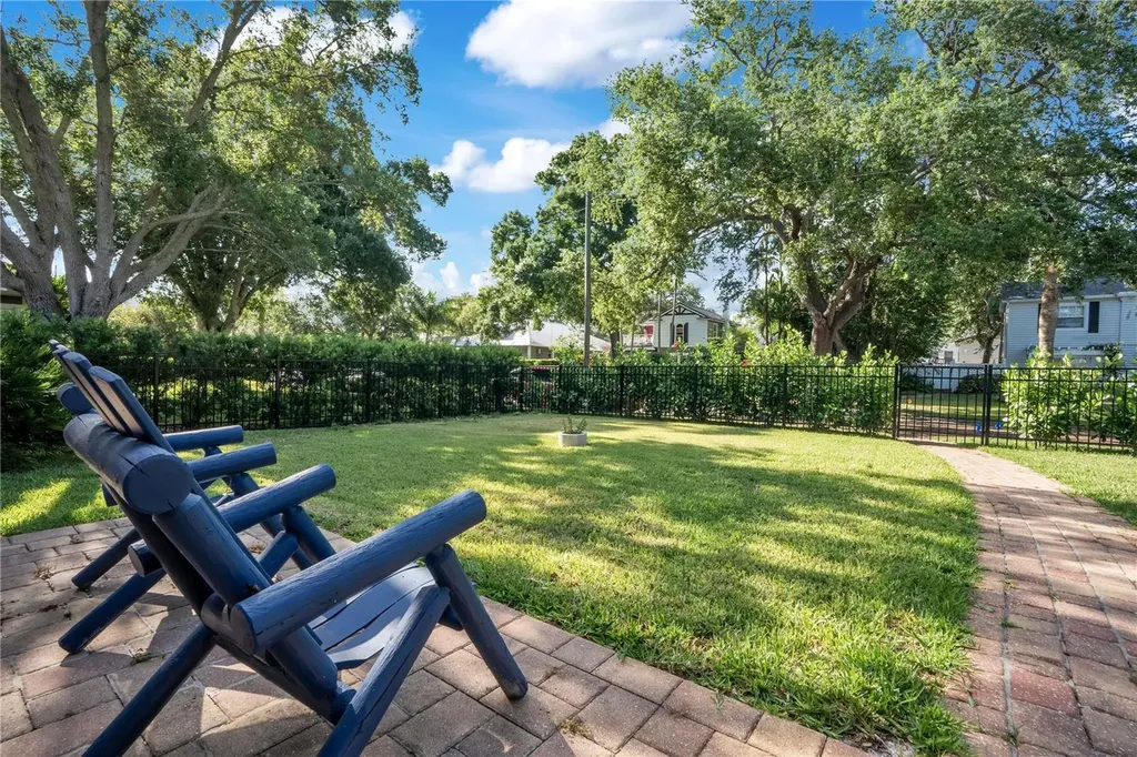 145 27th Avenue N St Petersburg FL 33704