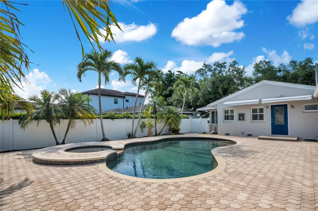 145 27th Avenue N St Petersburg FL 33704