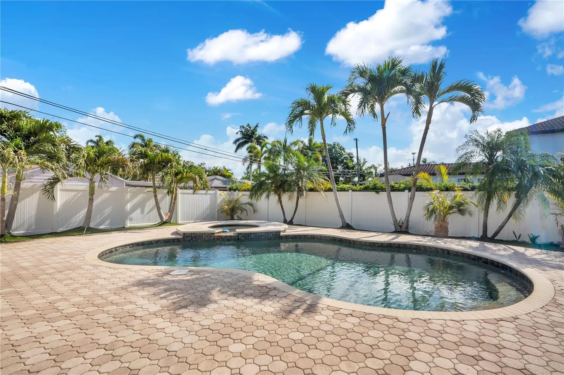 145 27th Avenue N St Petersburg FL 33704