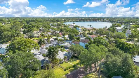 145 27th Avenue N St Petersburg FL 33704