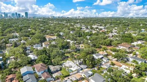 145 27th Avenue N St Petersburg FL 33704