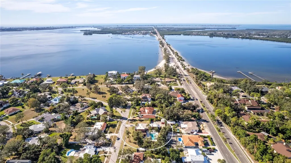 7810 Senrab Drive Bradenton FL 34209