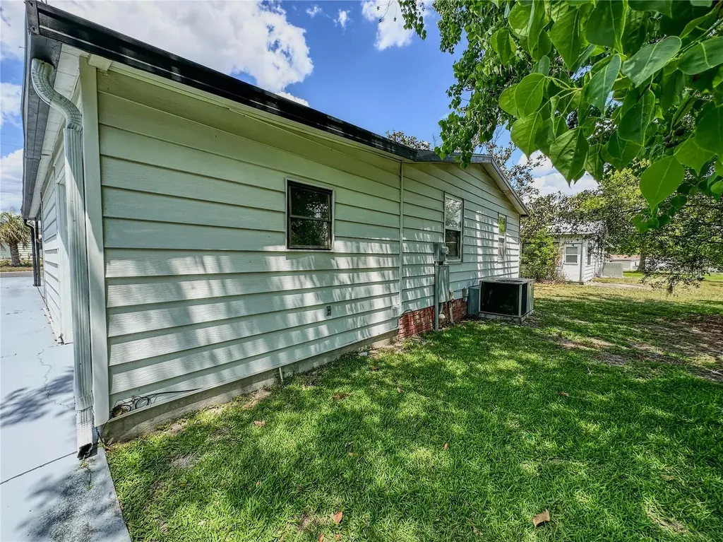 1820 W Schwartz Boulevard Lady Lake FL 32159