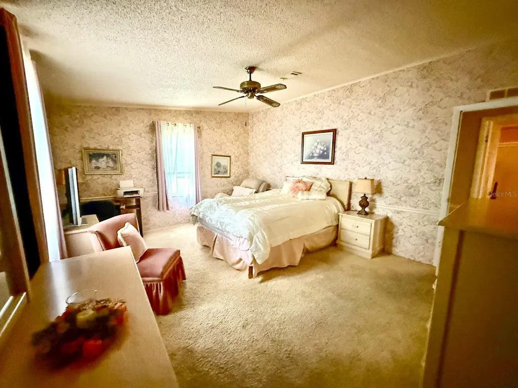 1820 W Schwartz Boulevard Lady Lake FL 32159