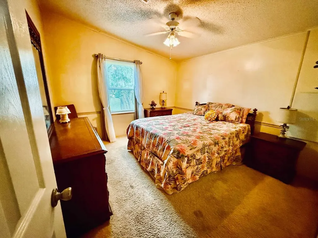 1820 W Schwartz Boulevard Lady Lake FL 32159