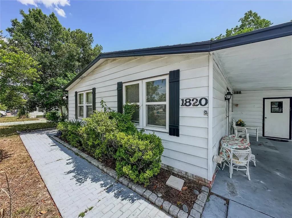 1820 W Schwartz Boulevard Lady Lake FL 32159
