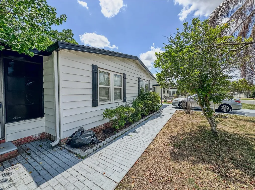 1820 W Schwartz Boulevard Lady Lake FL 32159