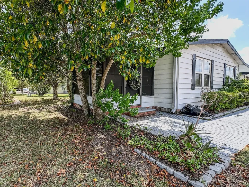 1820 W Schwartz Boulevard Lady Lake FL 32159
