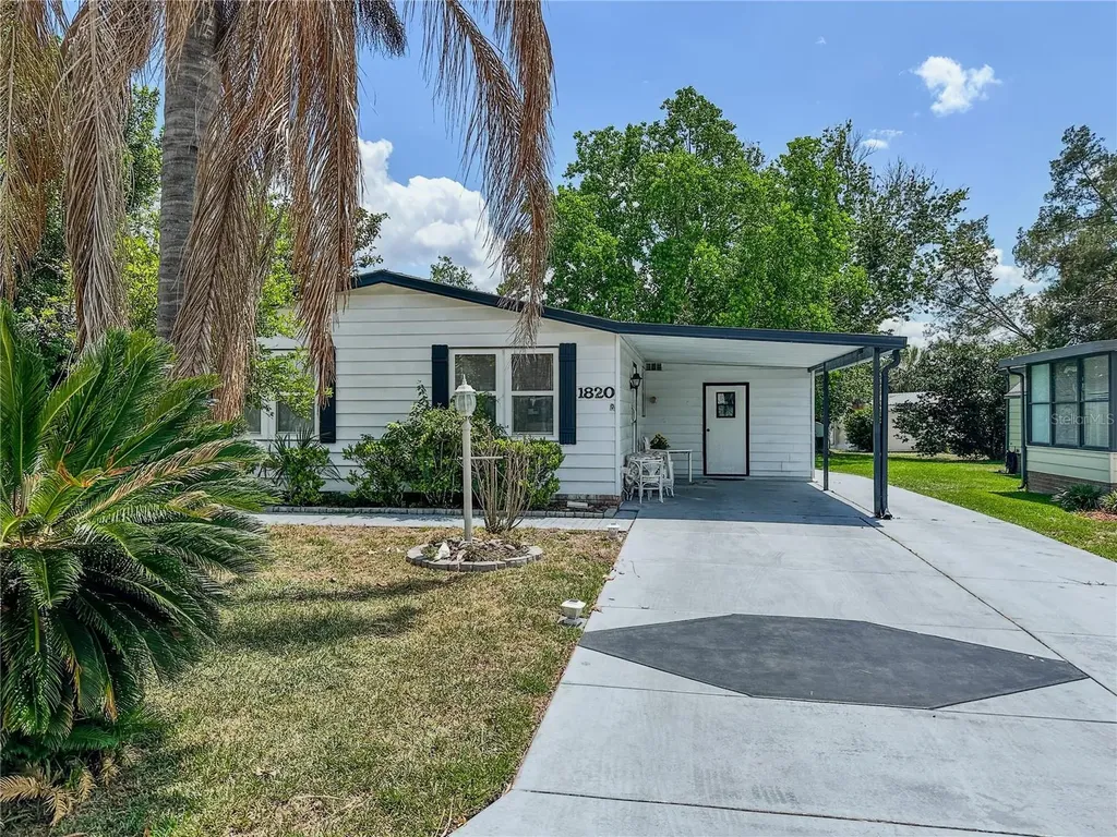 1820 W Schwartz Boulevard Lady Lake FL 32159