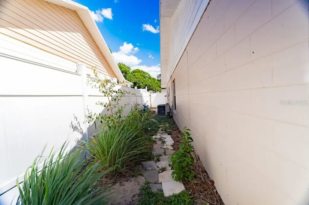 7104 Blue Earth Court Orlando FL 32818