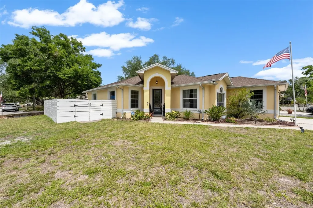 3217 W Bay Avenue Tampa FL 33611