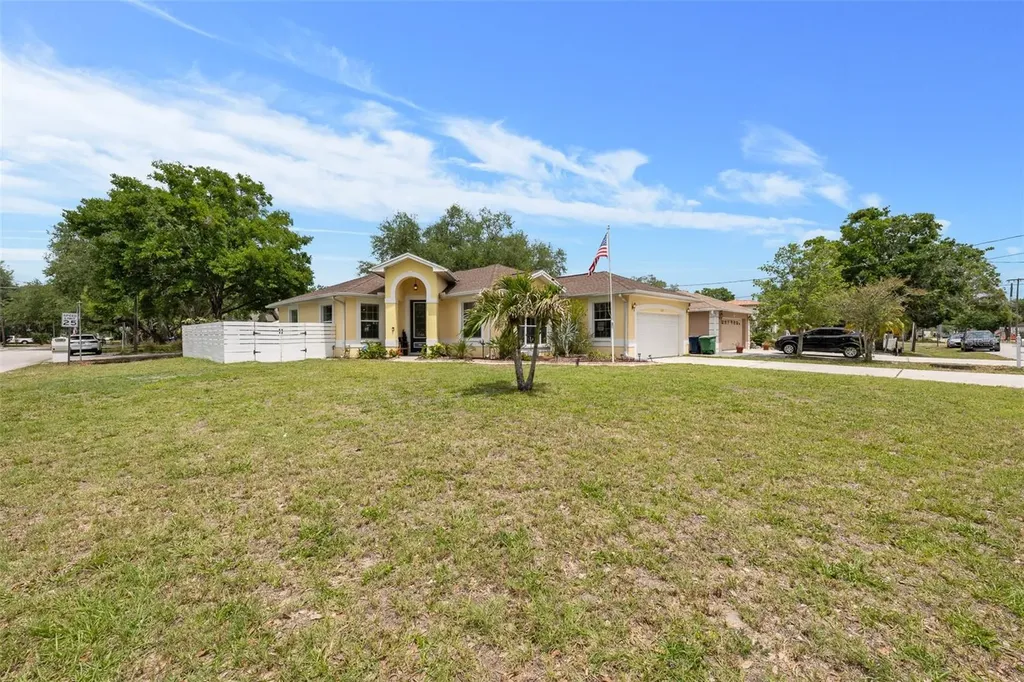 3217 W Bay Avenue Tampa FL 33611