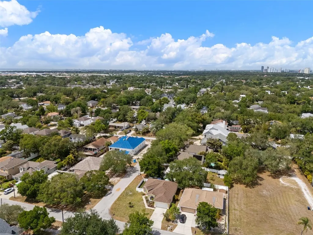 3217 W Bay Avenue Tampa FL 33611