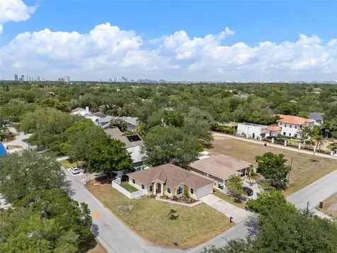3217 W Bay Avenue Tampa FL 33611